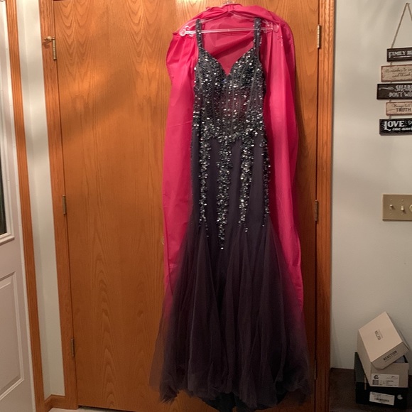 Gorgeous Jovani Prom Dress size 6 - Picture 9 of 11